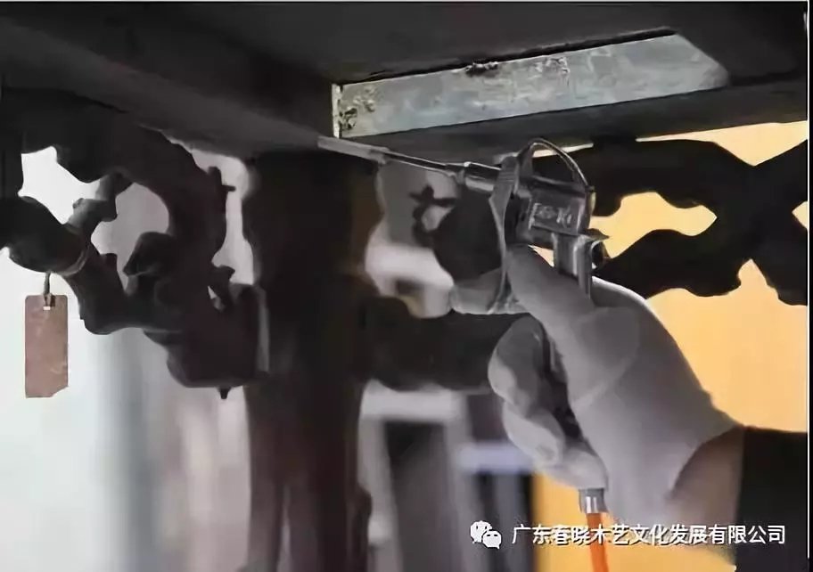 老紅木家具的修復(fù)過程，一經(jīng)修復(fù)煥然一新(圖3)